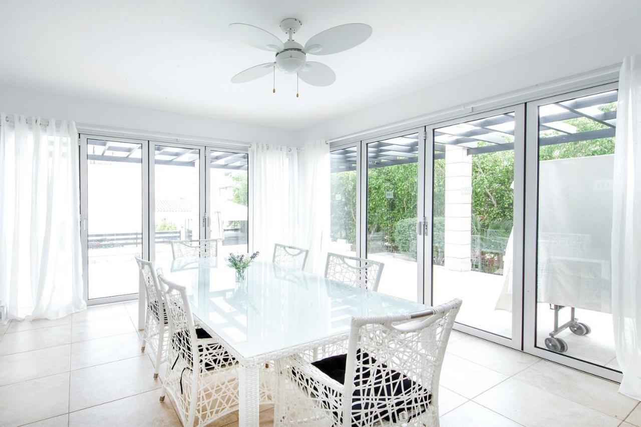 Villa Ariana Coral Bay Exterior photo